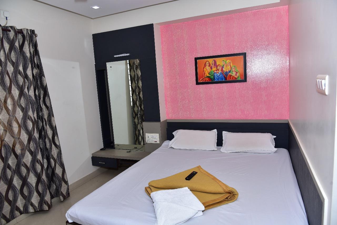 Iroomz Dwaraka Residency Bellary Exterior photo